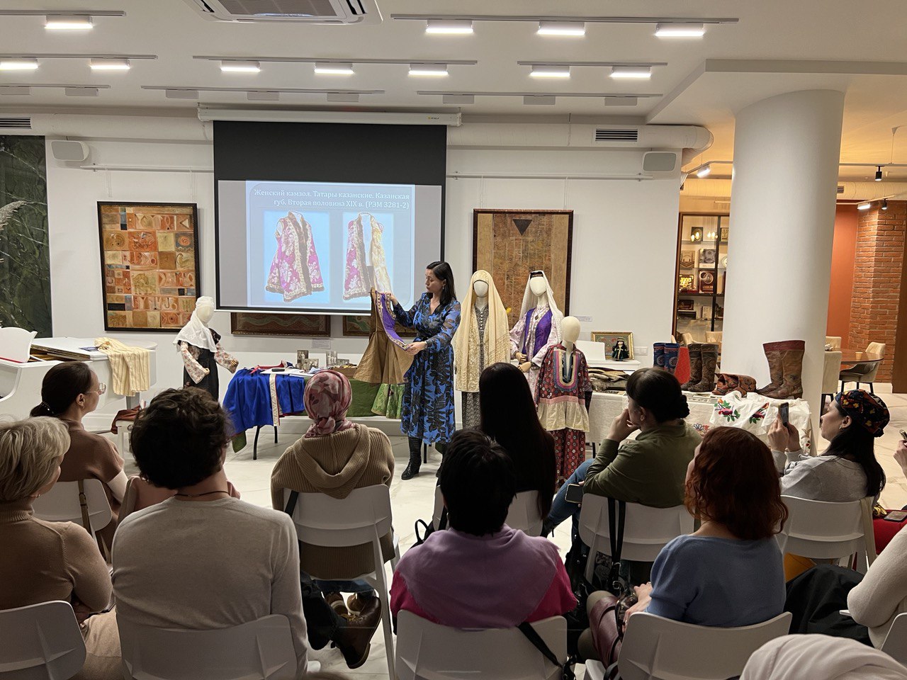 Мы должны любить все проявления татарской жизни и не отказываться от этого: Цикл встреч Гульшат Нугайбековой о татарской культуре в  «Искусство жить»