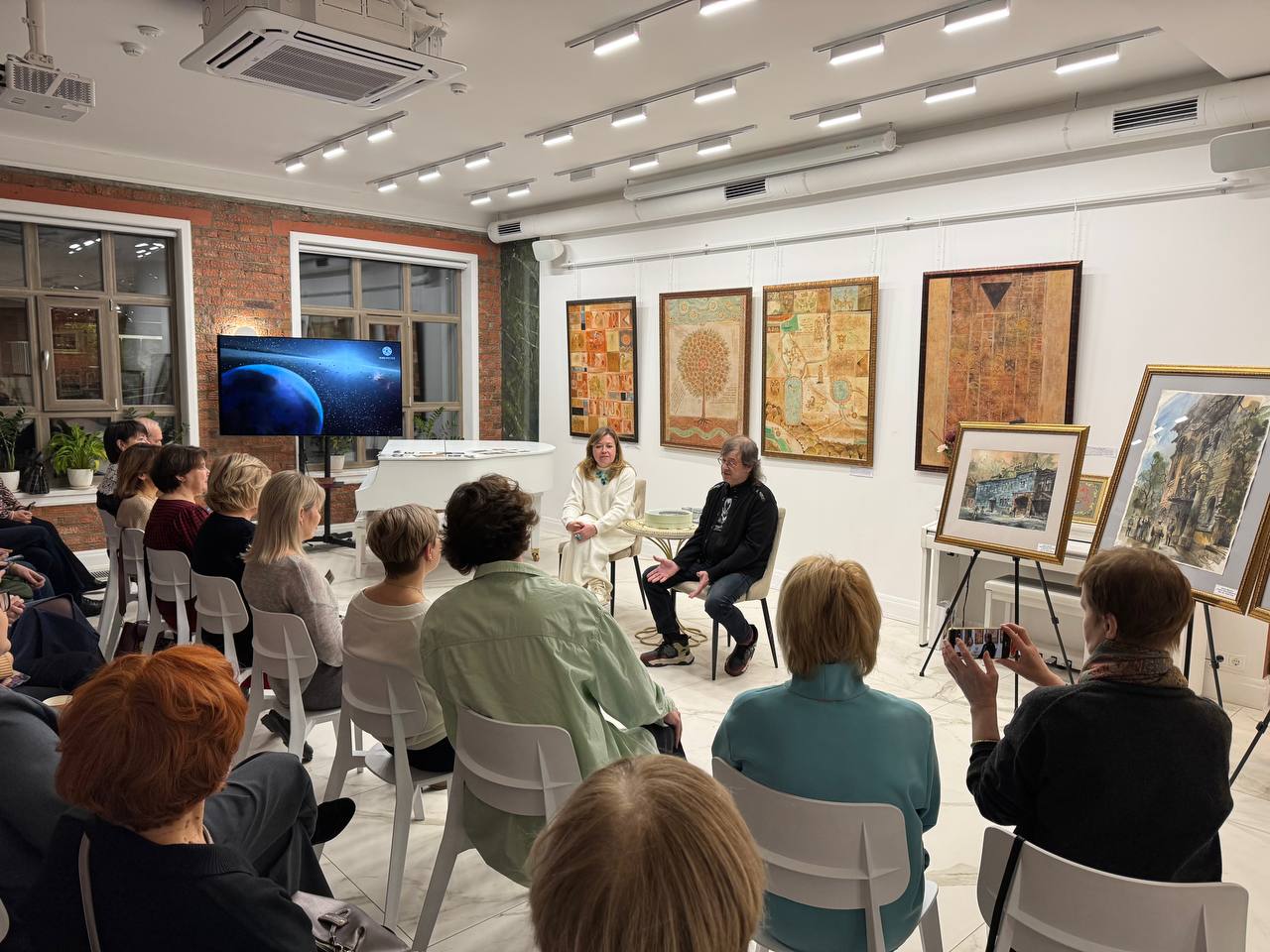 Супруги-художники Айдаровы в «Искусство жить» – о первой в истории человечества выставке в космосе, Тукаевской премии и своем знакомстве