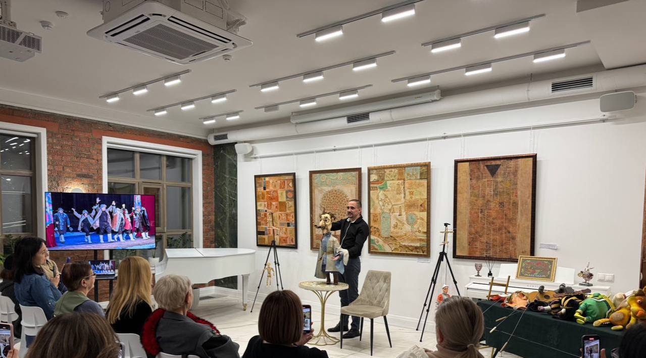 В «Искусство жить» состоялась встреча с актером театра кукол «Экият» Дилюсом Хузяхметовым