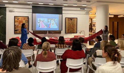 В культурно-просветительском центре «Искусство жить» состоялась встреча с коллекционером Гульшат Нугайбековой.