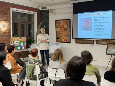 «Важно быть личностью, постоянно работать над собой»: в «Искусство жить» состоялась творческая встреча с художником Хамзой Шариповым